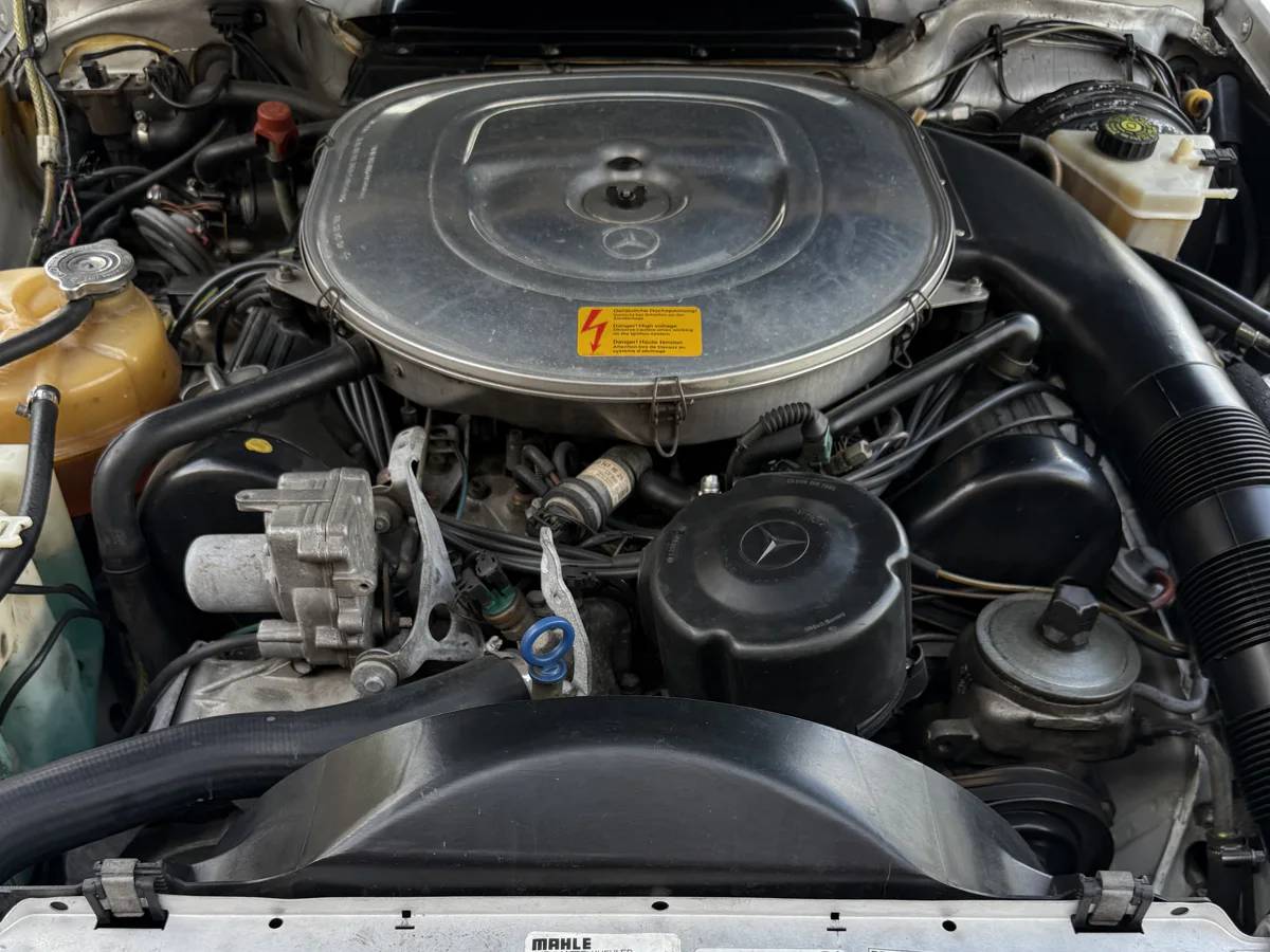 Mercedes-benz-560-560sl-1988-white-4
