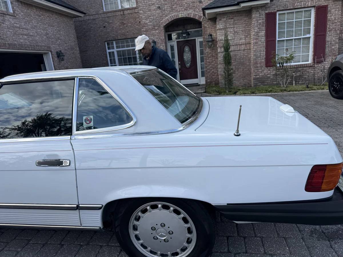 Mercedes-benz-560-560sl-1988-white-9
