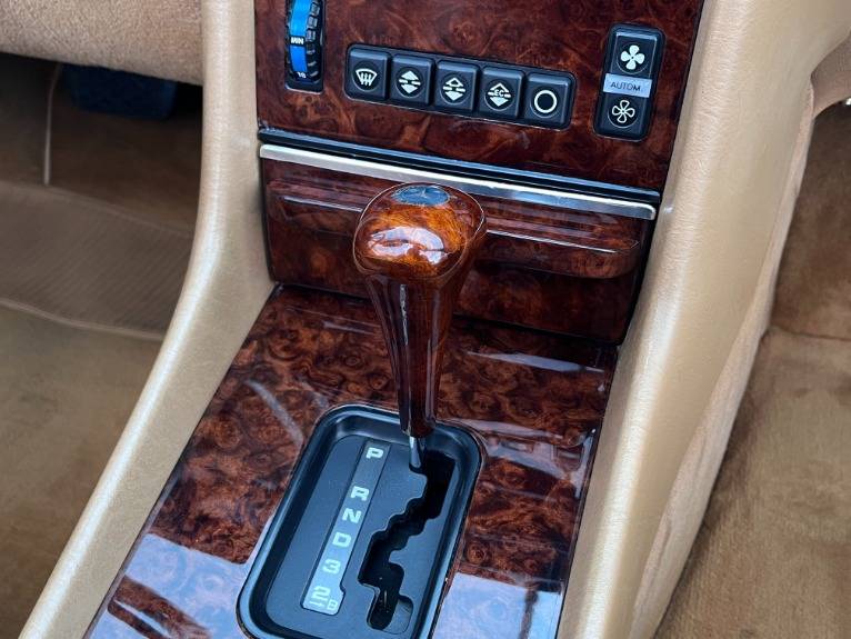 Mercedes-benz-560-class-1987-21
