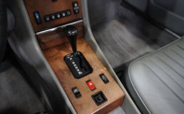 Mercedes-benz-560-class-1988-white-16