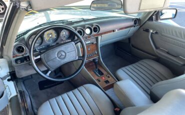 Mercedes-benz-560-sl-1986-17