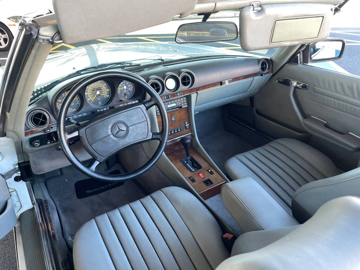 Mercedes-benz-560-sl-1986-17