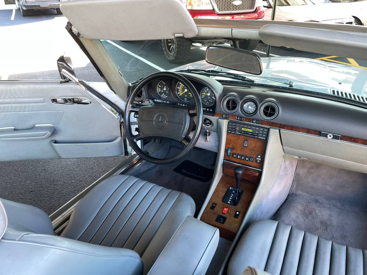 Mercedes-benz-560-sl-1986-22