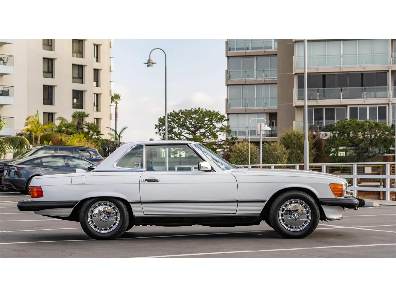 Mercedes-benz-560sl-1987-ARTIC-WHITE-BLUE-15