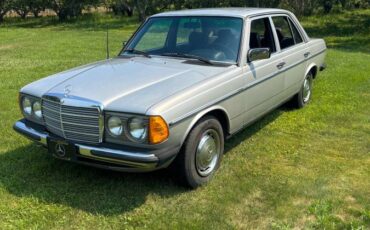 Mercedes-benz-c-300-sedan-diesel-1983-silver-1