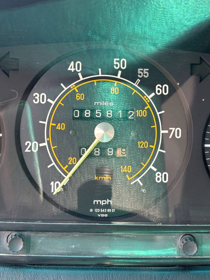 Mercedes-benz-c-300-sedan-diesel-1983-silver-10