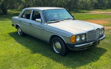 Mercedes-benz-c-300-sedan-diesel-1983-silver-2