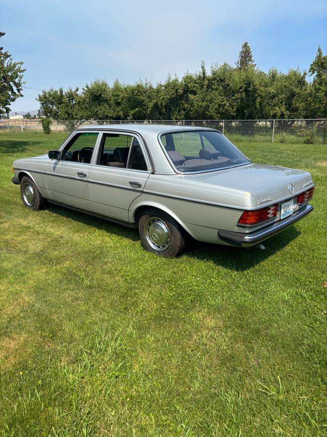 Mercedes-benz-c-300-sedan-diesel-1983-silver-4