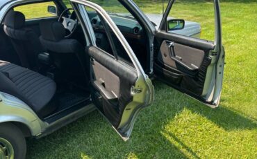 Mercedes-benz-c-300-sedan-diesel-1983-silver-5
