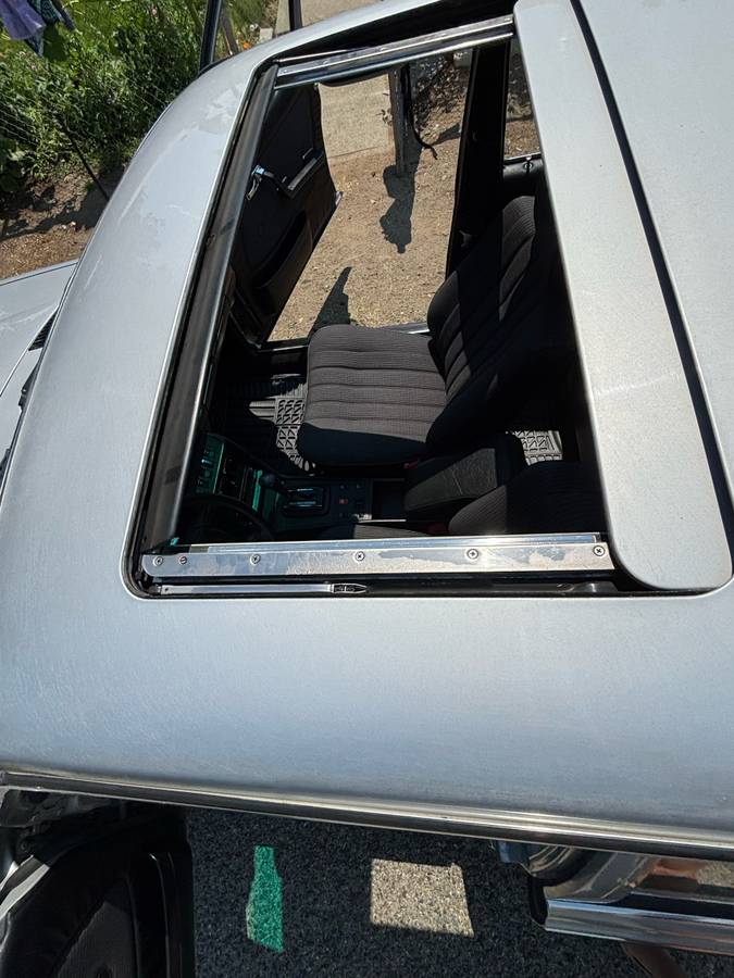 Mercedes-benz-c-300-sedan-diesel-1983-silver-9