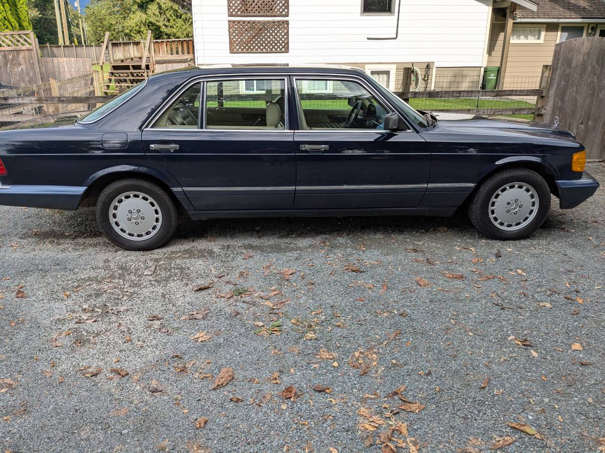 Mercedes-benz-e-class-1990-blue-1