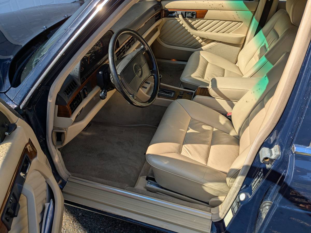 Mercedes-benz-e-class-1990-blue-3