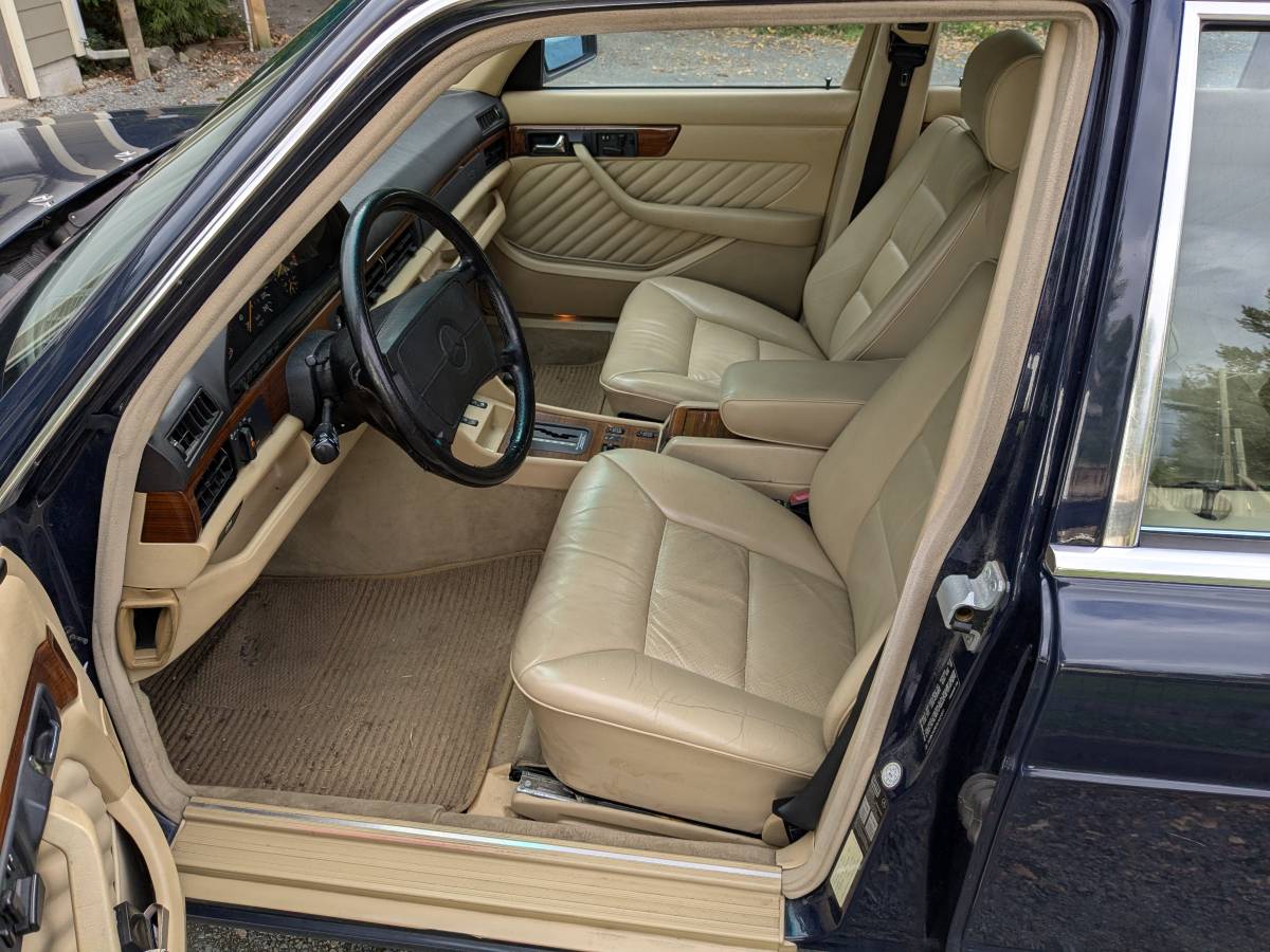 Mercedes-benz-e-class-1990-blue-3