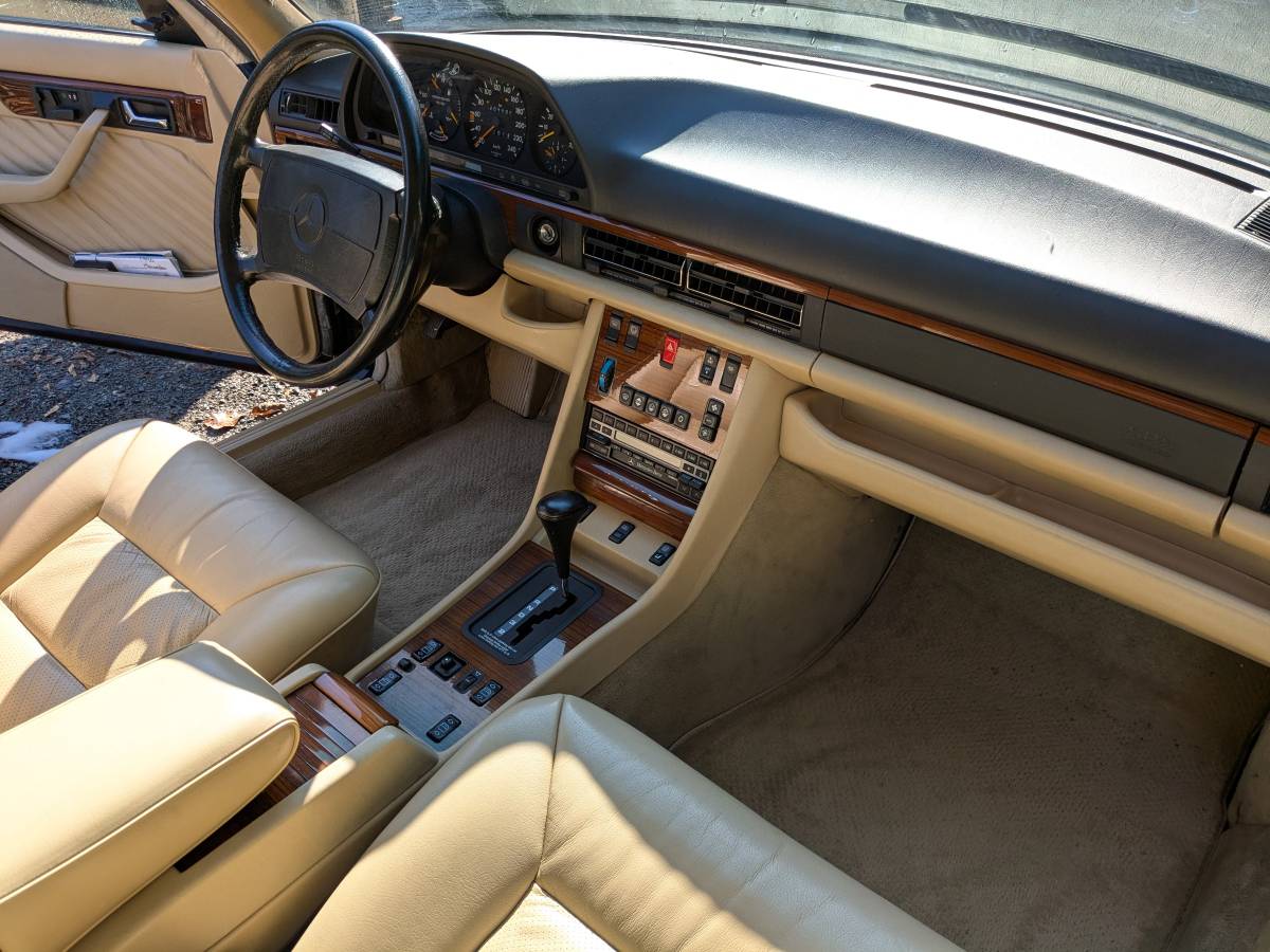Mercedes-benz-e-class-1990-blue-4