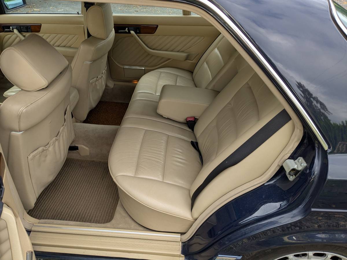 Mercedes-benz-e-class-1990-blue-4