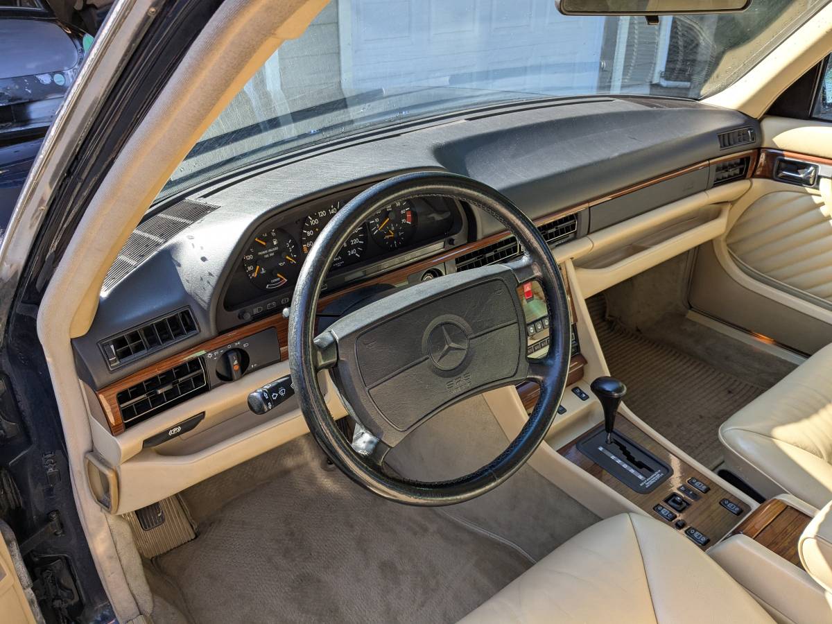 Mercedes-benz-e-class-1990-blue-5
