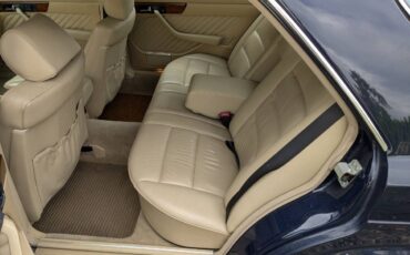 Mercedes-benz-e-class-1990-blue-9