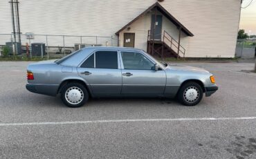 Mercedes-benz-e-class-1990-silver-2