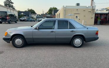 Mercedes-benz-e-class-1990-silver-3