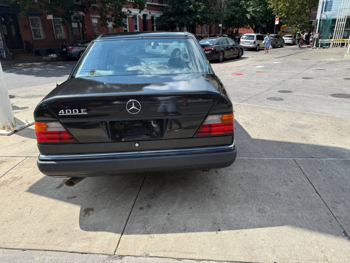 Mercedes-benz-e-class-1992-4