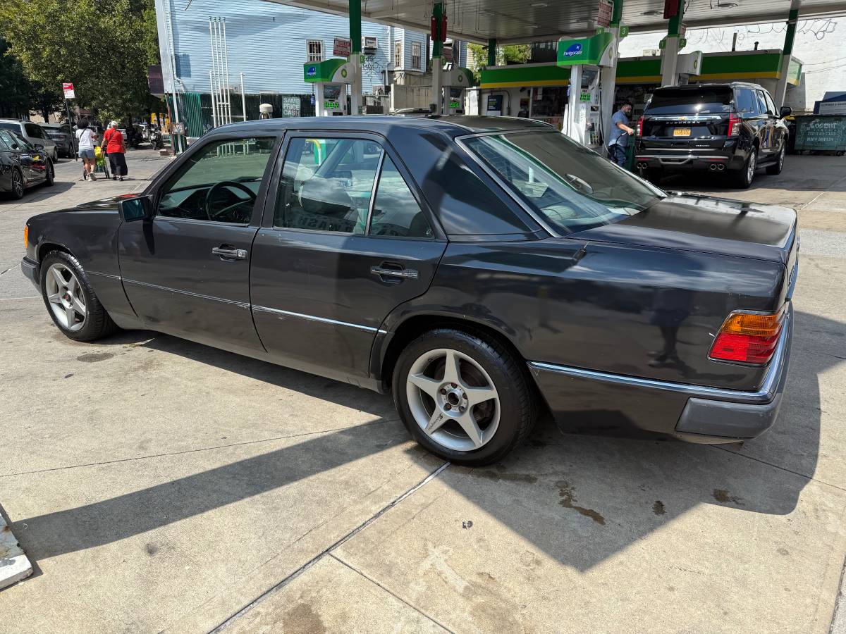 Mercedes-benz-e-class-1992-5