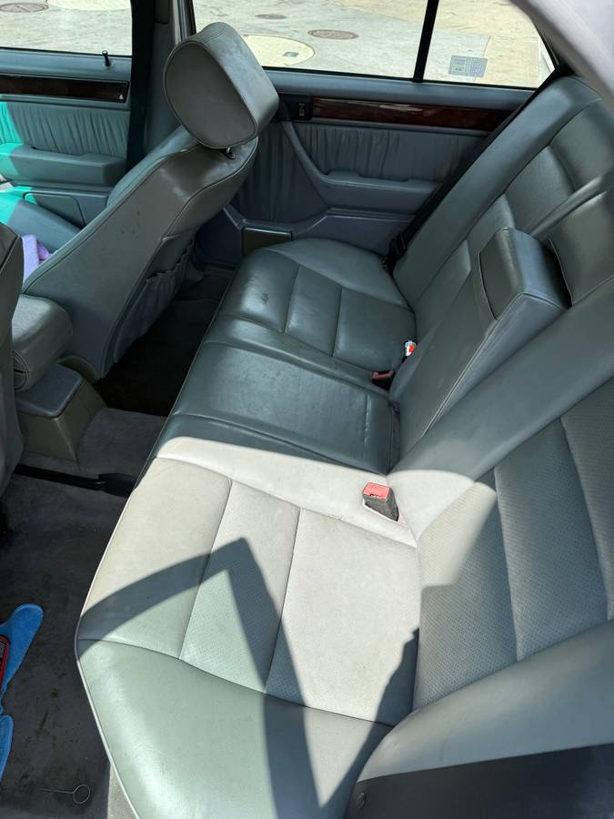 Mercedes-benz-e-class-1992-6
