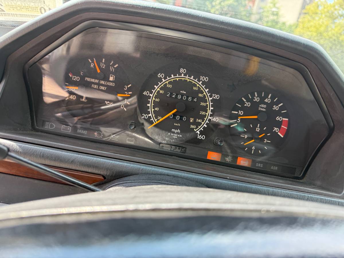 Mercedes-benz-e-class-1992-8