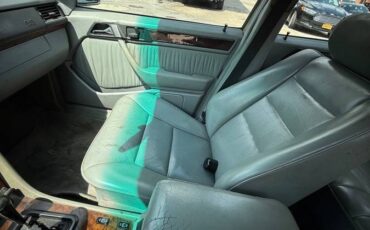 Mercedes-benz-e-class-1992-9