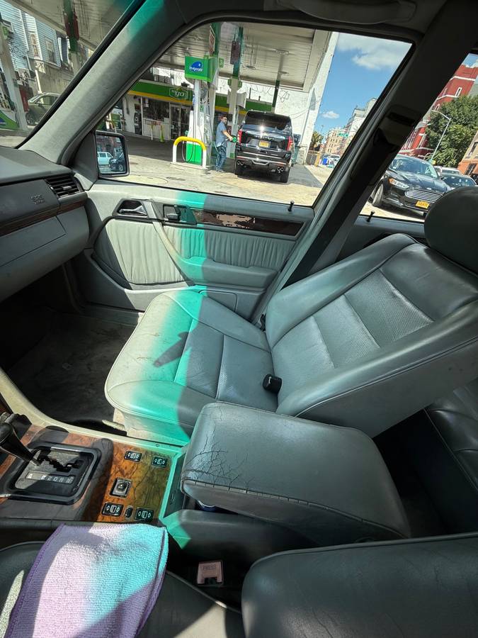 Mercedes-benz-e-class-1992-9