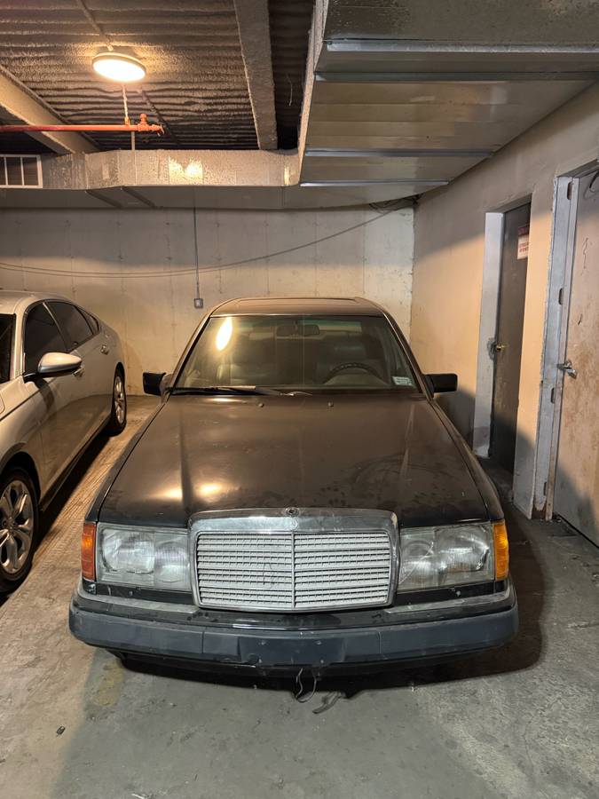 Mercedes-benz-e-class-1992-black-1