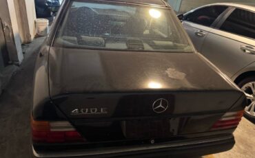 Mercedes-benz-e-class-1992-black-3