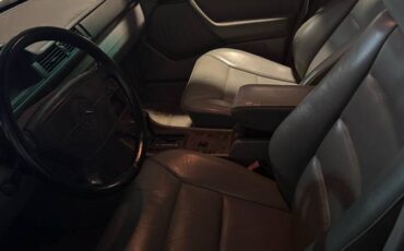 Mercedes-benz-e-class-1992-black-4
