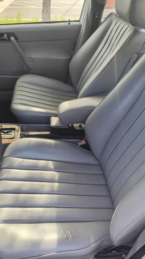 Mercedes-benz-e-class-1992-white-10