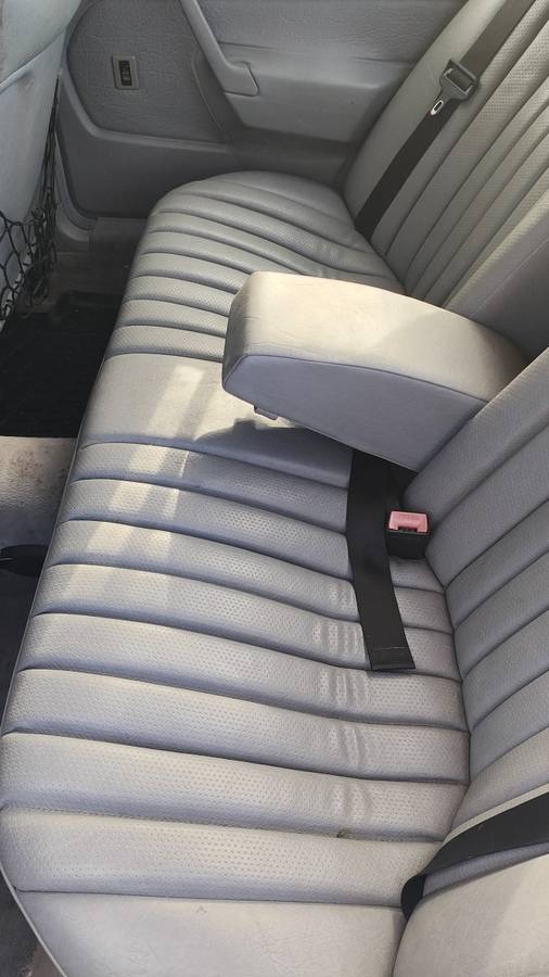 Mercedes-benz-e-class-1992-white-11
