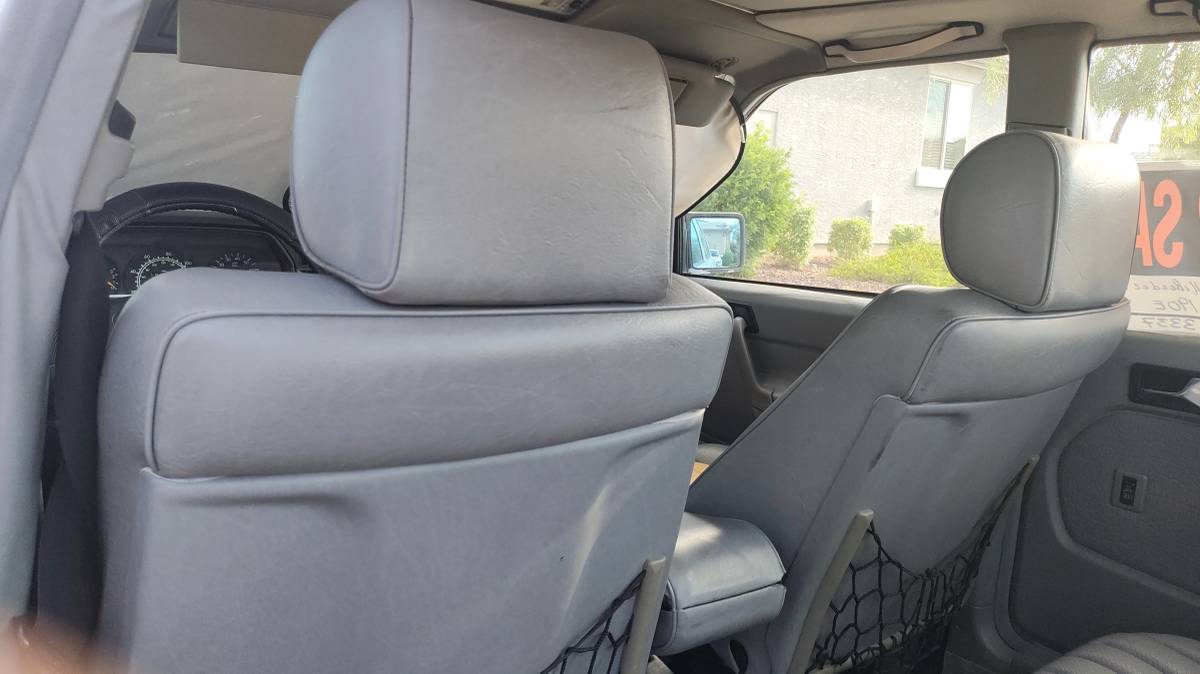 Mercedes-benz-e-class-1992-white-12