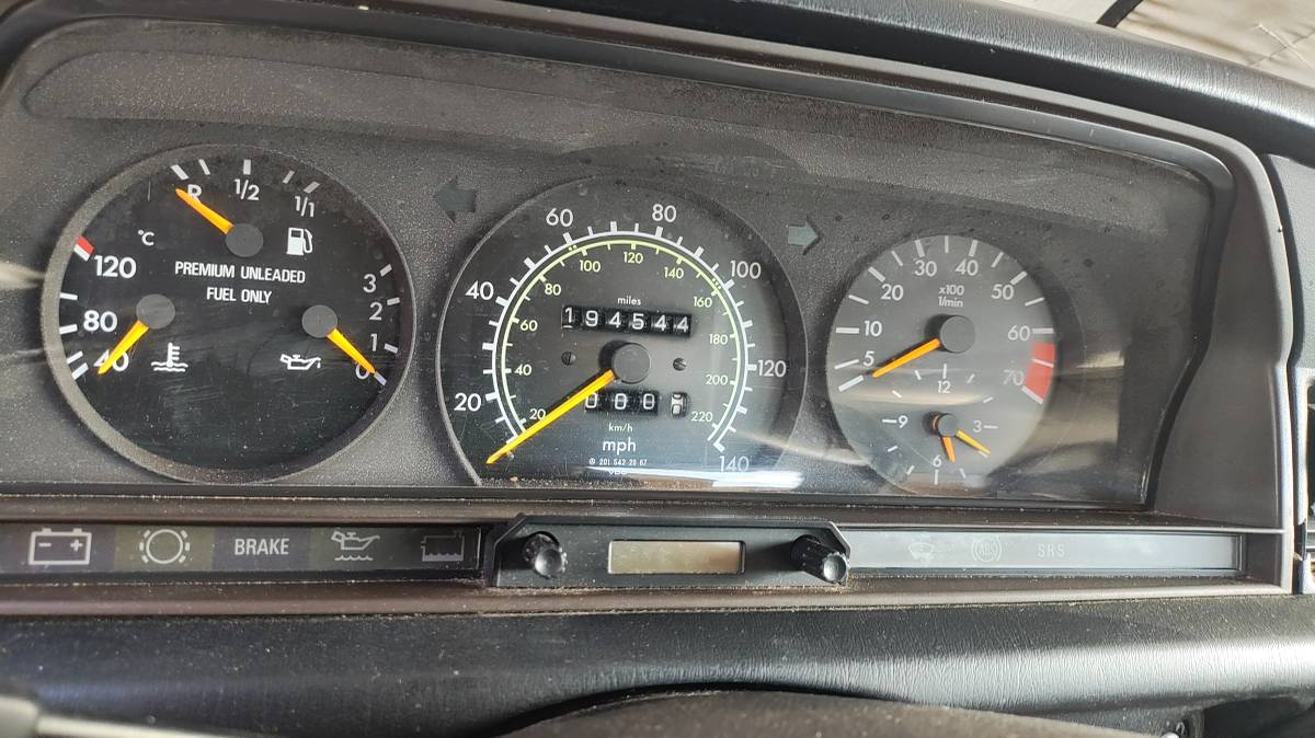 Mercedes-benz-e-class-1992-white-5