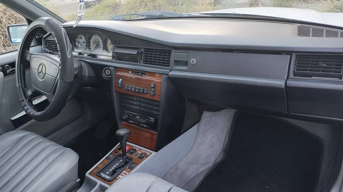 Mercedes-benz-e-class-1992-white-6
