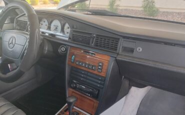 Mercedes-benz-e-class-1992-white-9