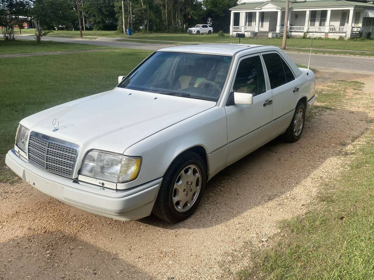 Mercedes-benz-e-class-1994-white-1