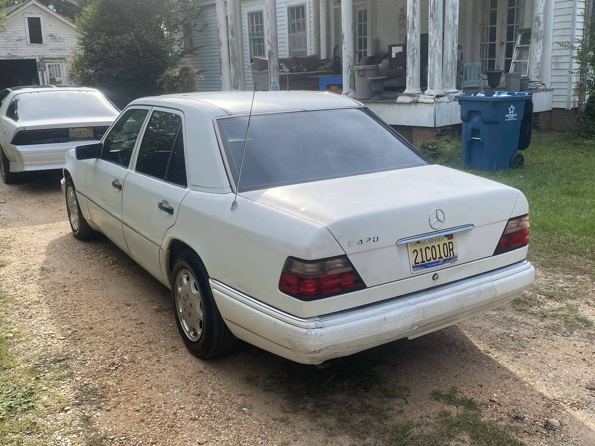 Mercedes-benz-e-class-1994-white-10