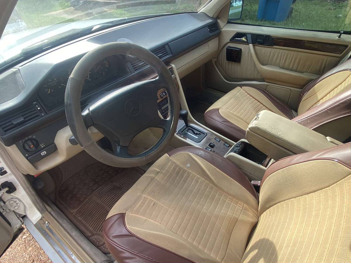 Mercedes-benz-e-class-1994-white-4