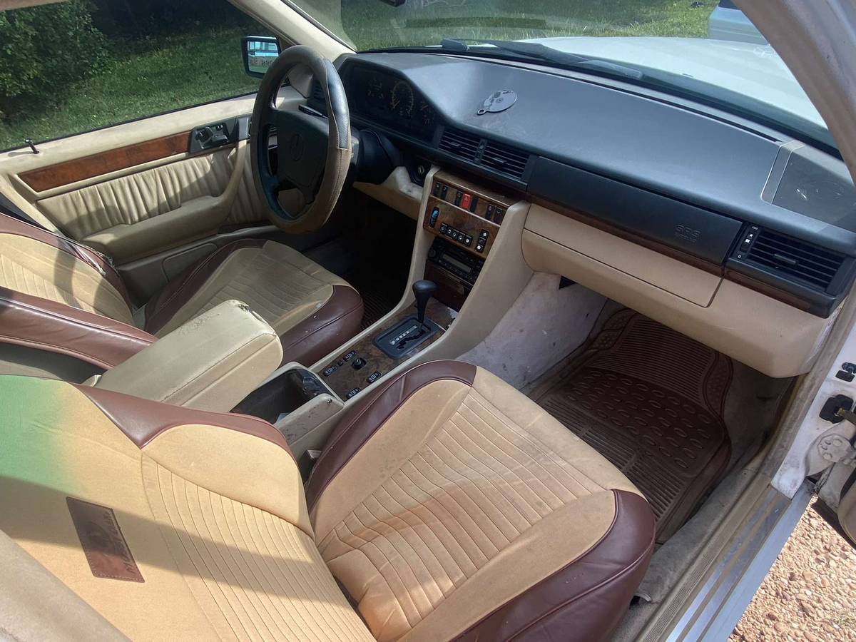Mercedes-benz-e-class-1994-white-5