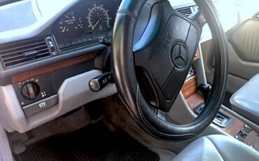 Mercedes-benz-e300-1992-3