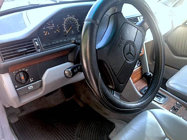 Mercedes-benz-e300-1992-3