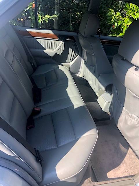 Mercedes-benz-e300-1992-4