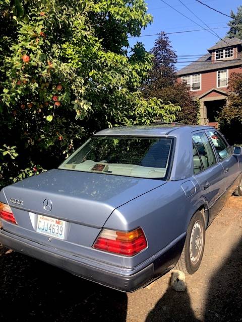 Mercedes-benz-e300-1992-6