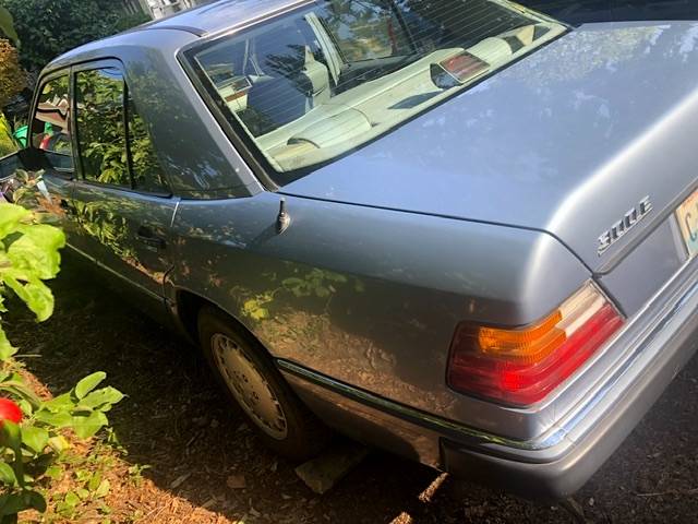 Mercedes-benz-e300-1992-7