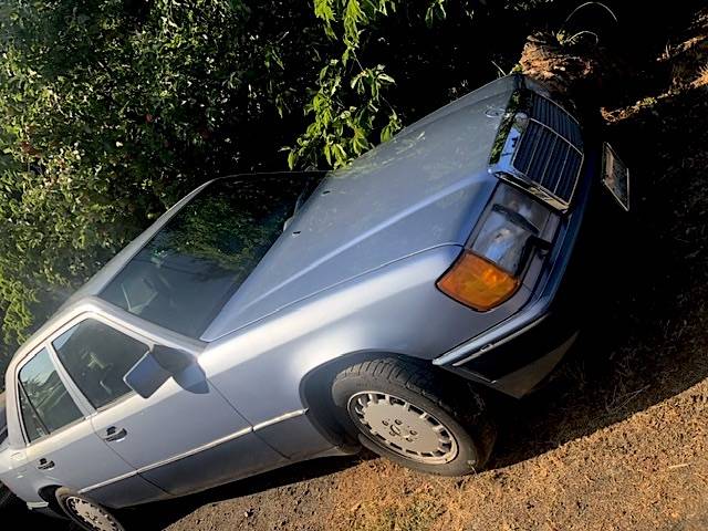 Mercedes-benz-e300-1992-9