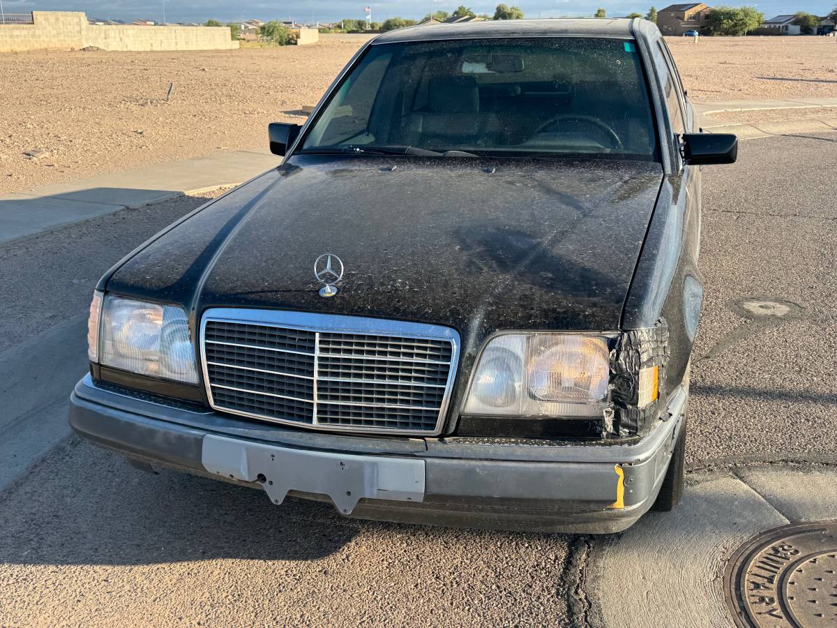 Mercedes-benz-e300-diesel-1995-black-12