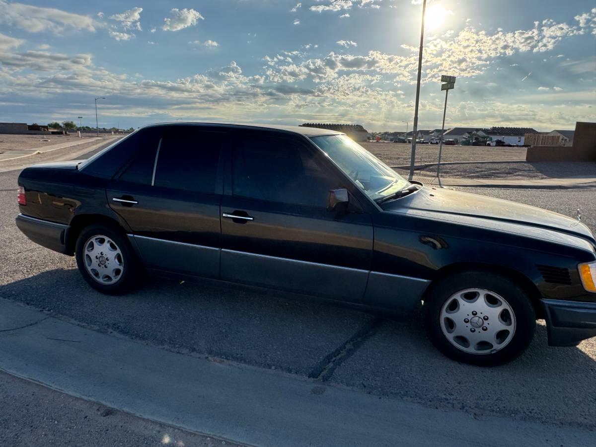 Mercedes-benz-e300-diesel-1995-black-13